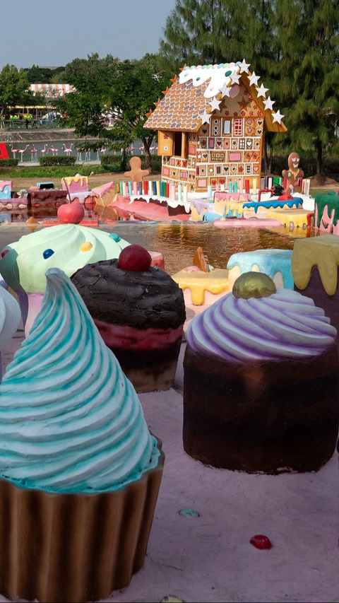 Makanan manis yang ditampilkan di Great & Grand Sweet Destination ini hanyalah sebuah patung.<br>(Foto MANAN VATSYAYANA / AFP)<br>