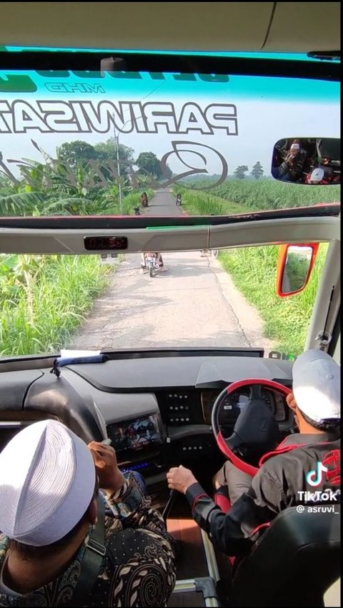 Momen Menegangkan Bus Putar Balik di Jalanan Sempit Ini Viral, Warganet Soroti Hal Ini