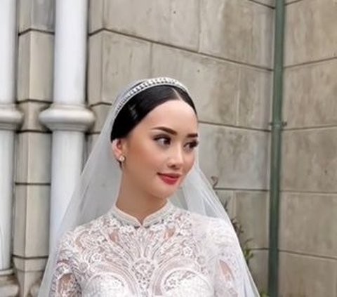 Funny Moment of Bridal Photoshoot in the Bathroom, the Ending Will Make Your Heart Race