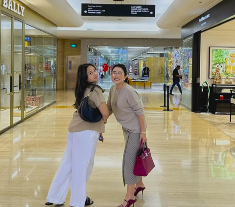 Duo Cantik, Potret Mayangsari & Sang Putri yang Disebut 'Partner In Crime' Hangout Bareng ke Mal