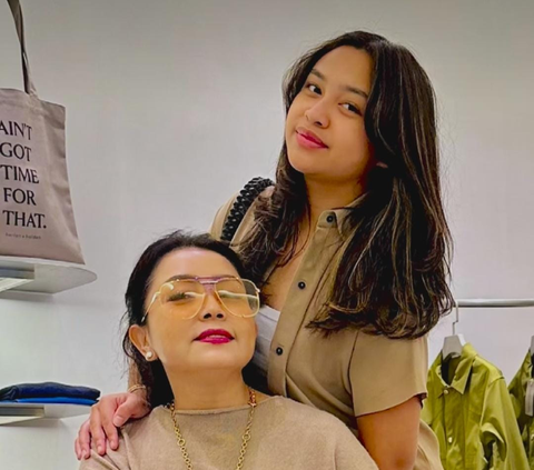 Duo Cantik, Potret Mayangsari & Sang Putri yang Disebut 'Partner In Crime' Hangout Bareng ke Mal