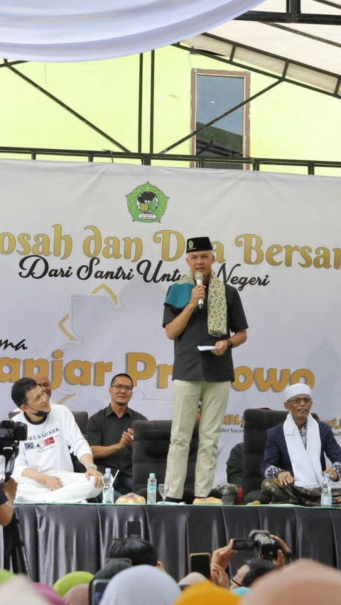 Ganjar Sambangi Ponpes Roudlotussolihin Lampung, Dititipkan Pesan Jalankan UU Pesantren sampai ke Daerah