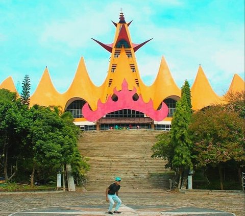 Jadi Titik Nol Selatan Sumatra, Ini Fakta Menarik Menara Siger Kebanggaan Warga Lampung