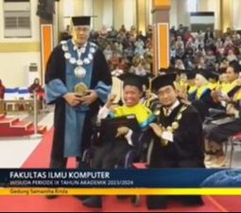 Viral Momen Dua Penyandang Disabilitas Berhasil Wisuda dengan Nilai Memuaskan, Begini Sosoknya