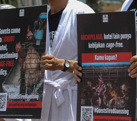 FOTO: Aksi Aktivis AFFA Desak Hotel-Hotel Mewah di Indonesia Umumkan Kebijakan Telur Ayam Bebas Kandang Sekat