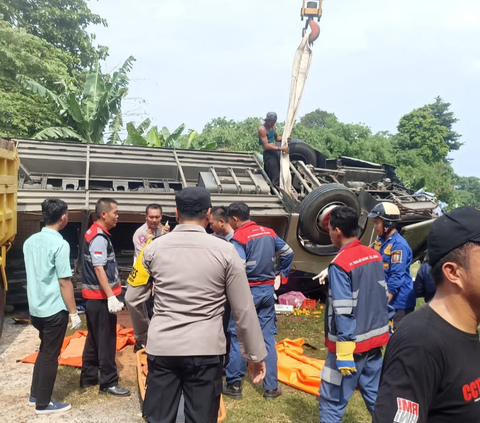 Penyelidikan Bus New Shantika Terjun dari Tol Pemalang, Polisi Periksa Kru dan Penumpang