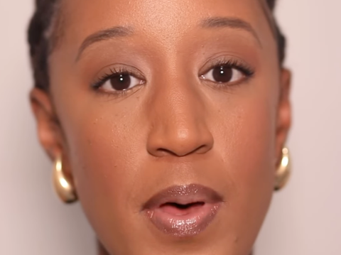 Makeup Artist Reveals Technique of Applying Foundation with Brush, Result is More Flawless