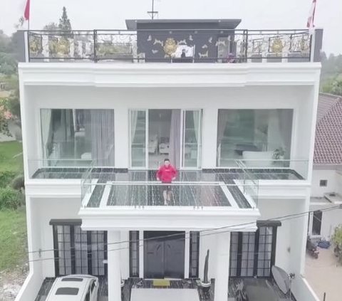 Ustaz Solmed Loses! 10 Pictures of Habib Usman & Kartika Putri's Luxurious House Worth Rp40 Billion