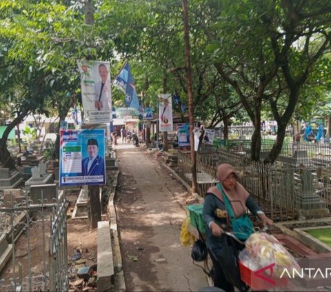 Bukan Hanya di Jalan Raya, Baliho Caleg di Cirebon Marak Ditemukan di Area Kuburan