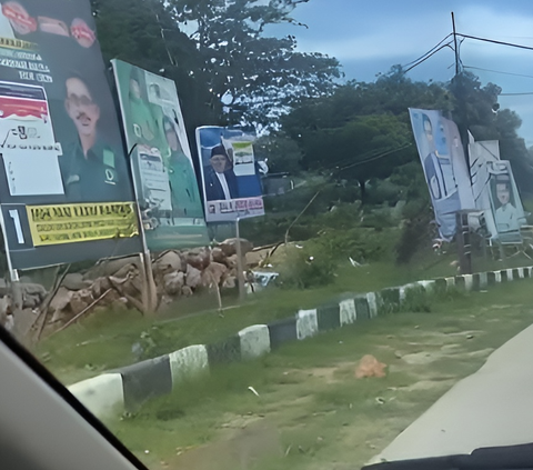 Bukan Hanya di Jalan Raya, Baliho Caleg di Cirebon Marak Ditemukan di Area Kuburan