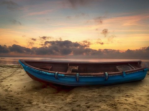 Wisata Pantai Tomini