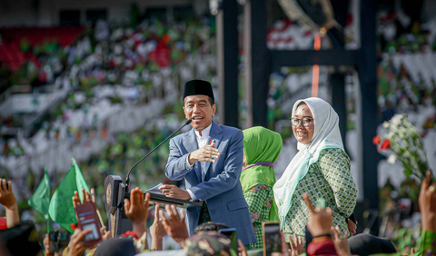 Oleh sebab itu, Jokowi mengingatkan para santri dan pelajar untuk menguasai berbagai bidang ilmu dalam rangka memenangkan kompetisi antarindividu maupun antarnegara.<br>