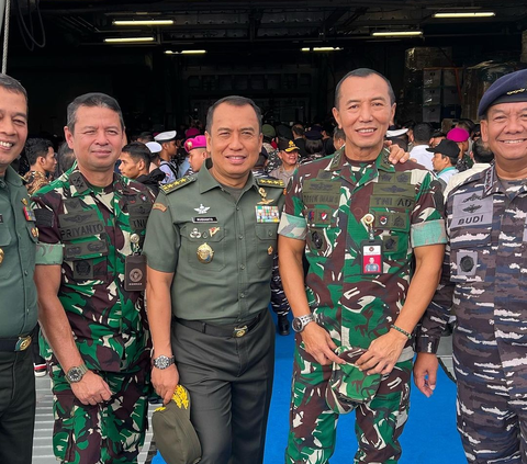 Mayjen Totok Bersama Jenderal TNI AD, AL & Komjen Polri, Ada Juga Bareng Sultan Tajir Melintir