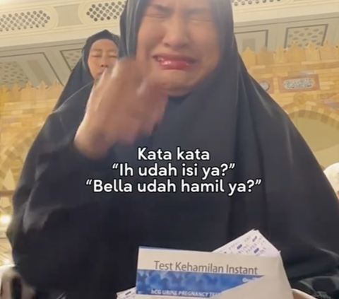 Bertahun-tahun Berjuang Dapat Momongan, Wanita Ini Menangis di Makkah saat Buka Bingkisan dan Surat dari Sahabat