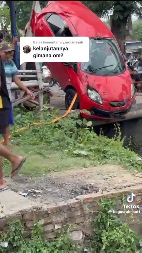 Viral Mobil Terperosok ke Selokan saat Hendak Dicuci di Car Wash, Begini Akhirnya