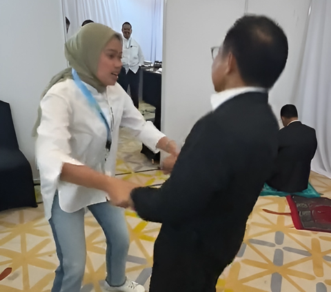 Exciting Action of Princess Cak Imin, Inviting Her Father to Jump and Shout to Avoid Tension