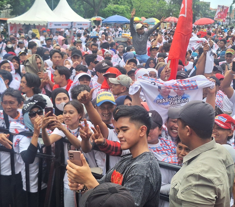 Kampanye Akbar di Sidoarjo, Kaesang Ajarkan Warga Cara Coblos PSI dan Prabowo-Gibran