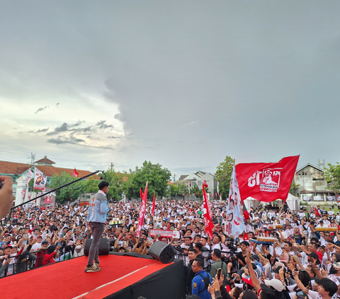 Kampanye Akbar di Sidoarjo, Kaesang Ajarkan Warga Cara Coblos PSI dan Prabowo-Gibran