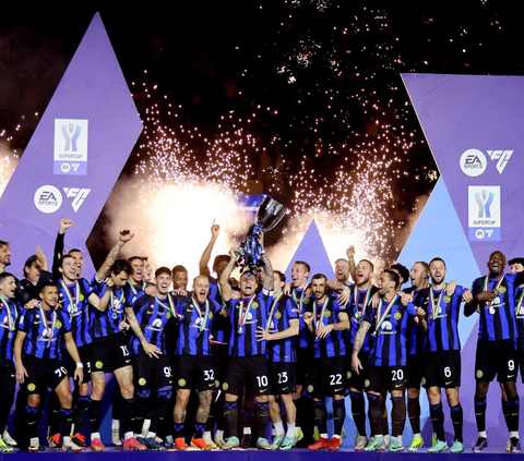 FOTO: Euforia Inter Milan Angkat Trofi Juara Piala Super Italia 2023/2024, Lautaro Martinez Memang Layak Jadi Pahlawan