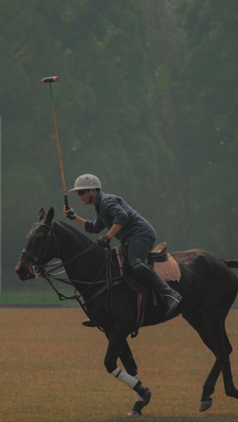 Rajif diketahui memiliki minat pada olahraga yang dikenal mahal, yaitu polo. Ia pandai menunggang kuda sembari menggiring bola di rumput. Beberapa potretnya bermain polo mendapat banyak atensi di Instagram.