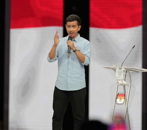 Anies Balas Kritikan Gibran soal Botol Plastik di Debat Cawapres: Bisikannya Salah Itu