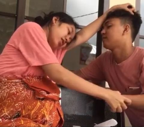 Viral Video: Mother Also 'Invites' Father to Experience the Pain of Labor Contractions