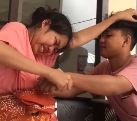 Viral Video: Mother Also 'Invites' Father to Experience the Pain of Labor Contractions