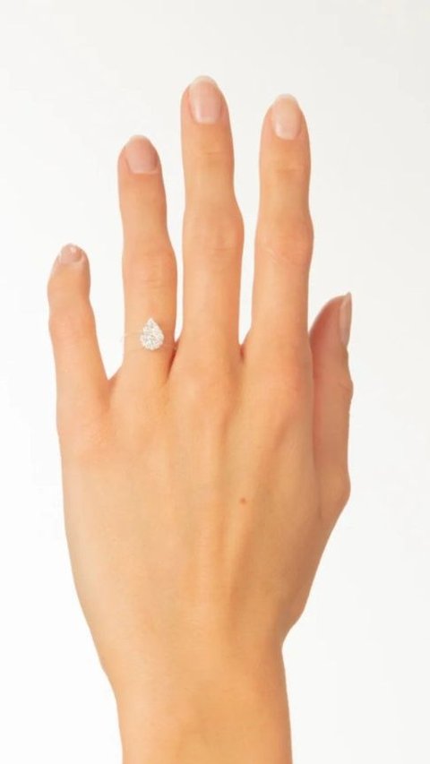 Luxurious Diamond Ring Nagita, The Model is Called Like a Kite String