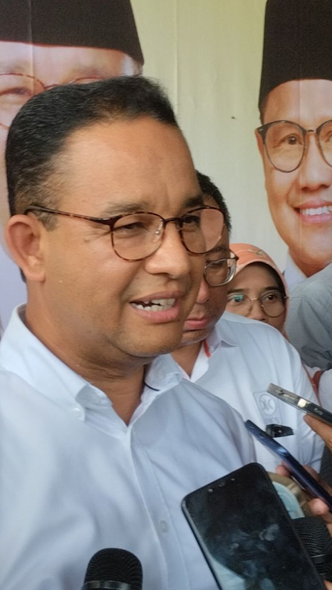 Anies Pakai Kaus dengan Kata-Kata Menohok Perlu Hati, Adab dan Ilmu