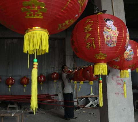 FOTO: Klenteng Hok Lay Kiong Bekasi Sambut Perayaan Imlek dengan 1.000 Lampion