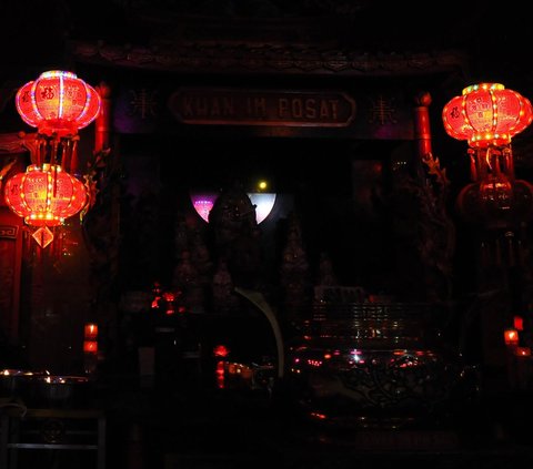 FOTO: Klenteng Hok Lay Kiong Bekasi Sambut Perayaan Imlek dengan 1.000 Lampion