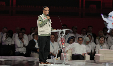 Oleh sebab itu, Mahfud berharap keputusannya mundur sebagai menteri diikuti peserta Pilpres lainnya.<br>