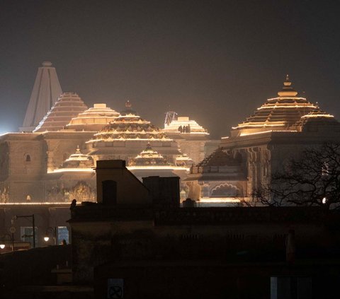 FOTO: Baru Diresmikan, Begini Megahnya Kuil Kontroversial di India Dibangun di Bekas Reruntuhan Masjid Kuno