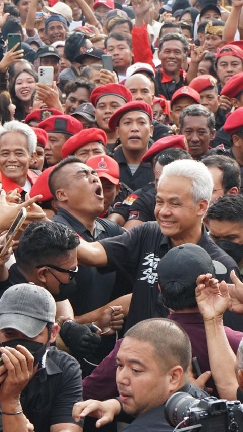 Momen Ganjar Hadiri Pesta Rakyat di Kendal, Sapa Ribuan Pendukung