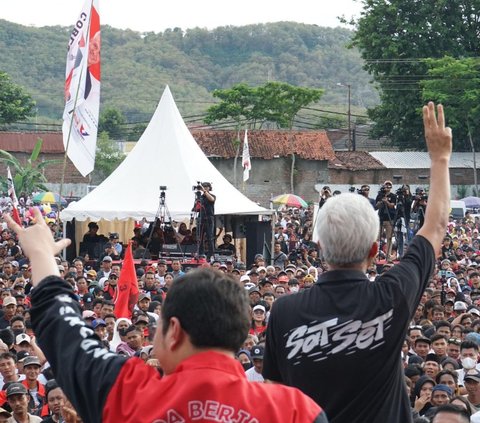 Momen Ganjar Hadiri Pesta Rakyat di Kendal, Sapa Ribuan Pendukung