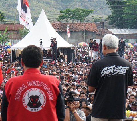 Momen Ganjar Hadiri Pesta Rakyat di Kendal, Sapa Ribuan Pendukung