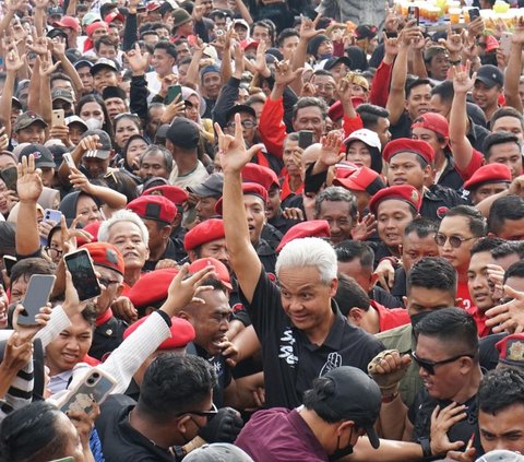 Momen Ganjar Hadiri Pesta Rakyat di Kendal, Sapa Ribuan Pendukung