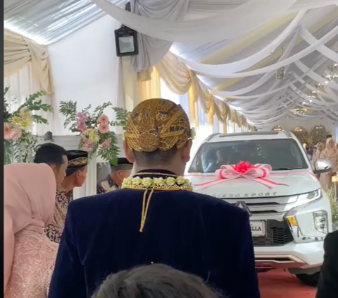 Viral Momen Pernikahan di Grobogan dengan Mahar Mewah, Ada Vespa, Mobil hingga Sapi