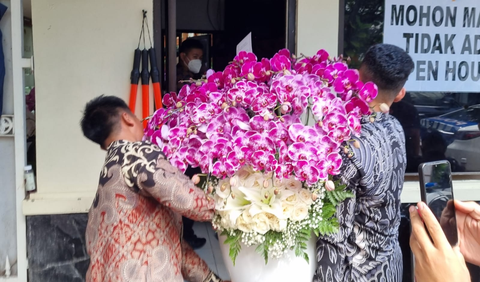 Bunga tersebut dikirim sebagai bentuk ucapan ulang tahun untuk Megawati ke-77 tahun pada Selasa (23/1).<br>