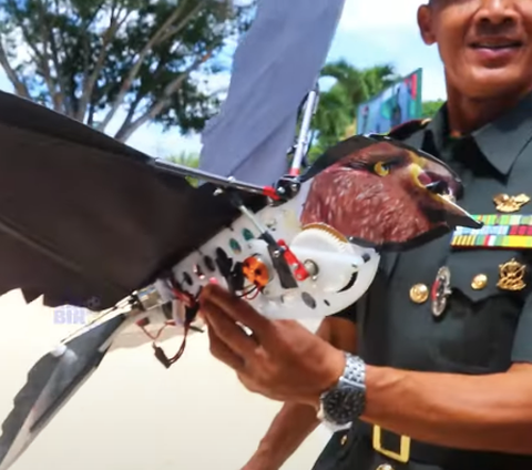 ⁠Ancaman Perang dari Serangan Udara, Poltekad Bikin Sendiri Drone Burung, Kolonel Nur Rachman 'Mendukung Untuk Pengintaian'