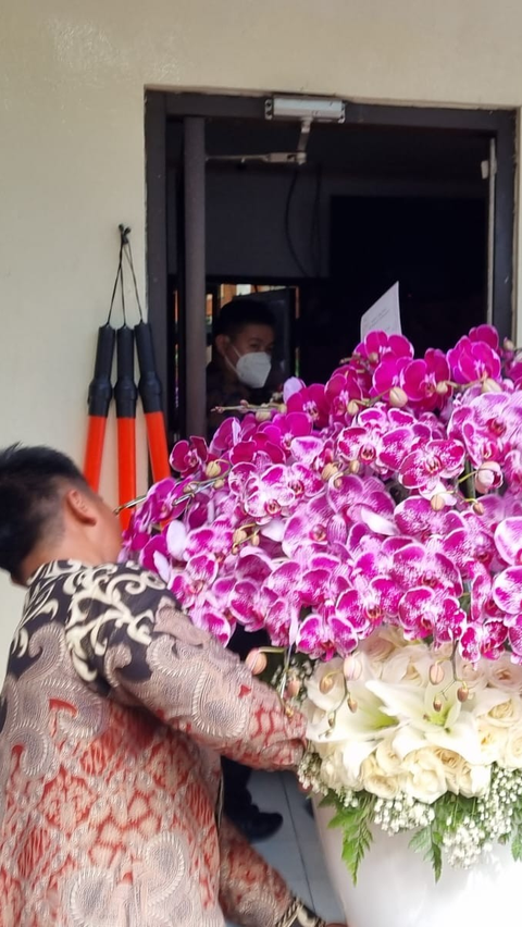 Reason Jokowi Sends Purple Orchid Flowers When PDIP Chairman Megawati Celebrates 77th Birthday