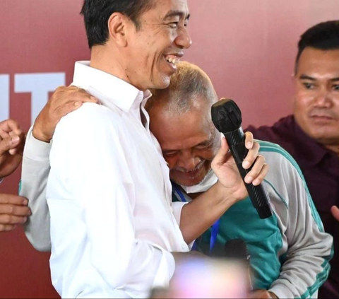 Tertangkap Kamera Acungkan Dua Jari di Jateng, Ini Respons Jokowi