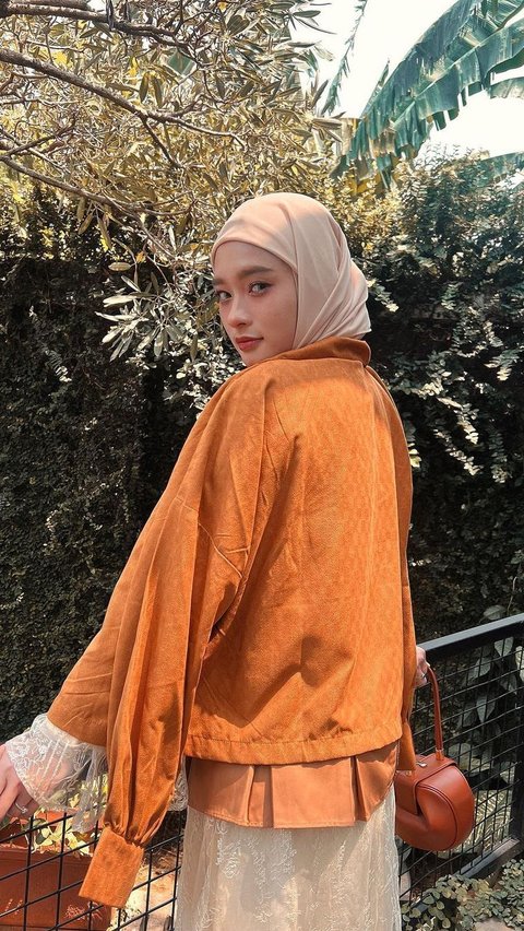 Inara Rusli Responds to the Issue of Removing Hijab: 'The One Who Knows Hair Color the Best'