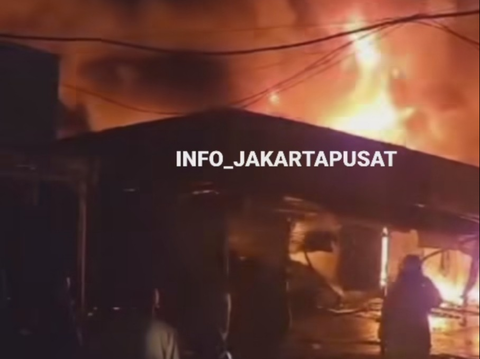 Delapan Kios Pasar Mobil Kemayoran Terbakar, Kerugian Capai Rp2,4 Miliar