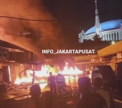 Delapan Kios Pasar Mobil Kemayoran Terbakar, Kerugian Capai Rp2,4 Miliar