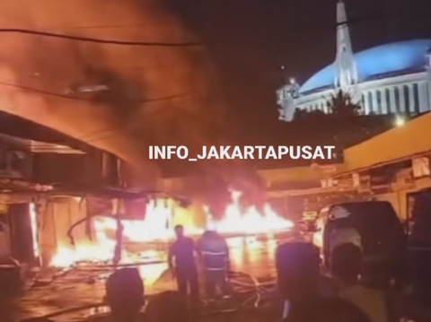 Delapan Kios Pasar Mobil Kemayoran Terbakar, Kerugian Capai Rp2,4 Miliar