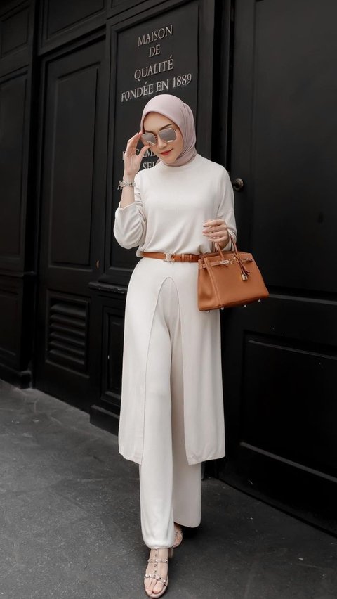 Look 4: Simplicity in Oat White