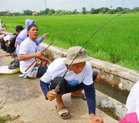 Relawan Mas Gibran Gelar Lomba Mancing dan Bagi Sembako di Jabar, Yogya dan Jatim