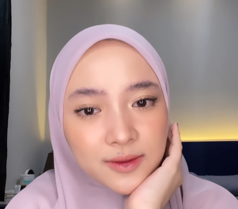 Showcasing Makeup Video, Nissa Sabyan's Bare Face Immediately Gets Attention