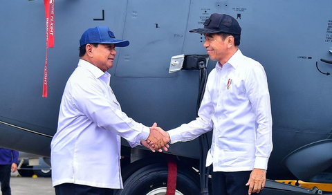 Jokowi menjelaskan, pesawat tersebut mampu mengangkut 120 prajurit dan muatan seberat 20-an ton. 